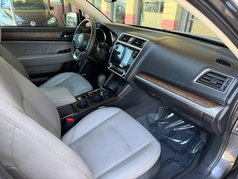 Used 2018 Subaru Outback 3.6R Limited AWD/4WD image 23
