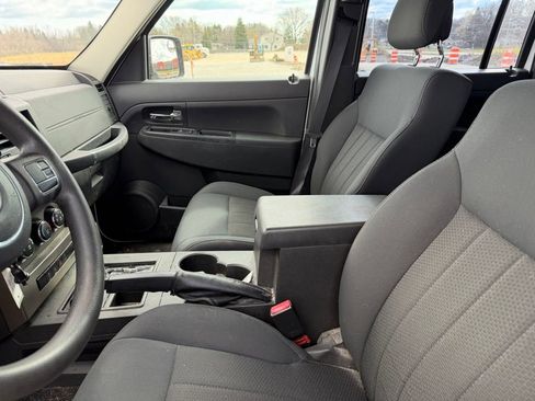 Used 2012 Jeep Liberty Sport w/ Driver Convenience Group image 5