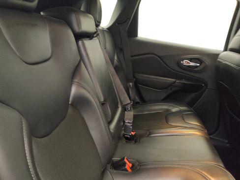 Used 2020 Jeep Cherokee Latitude Plus FWD image 19