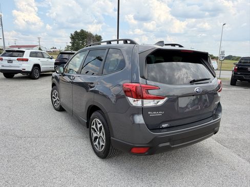 Used 2023 Subaru Forester Premium AWD/4WD image 7