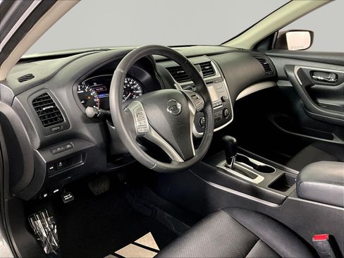 Used 2017 Nissan Altima 2.5 SR w/ Midnight Edition Package FWD image 17