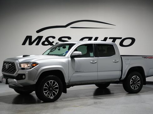 Used 2022 Toyota Tacoma TRD Sport w/ Technology Package image 4