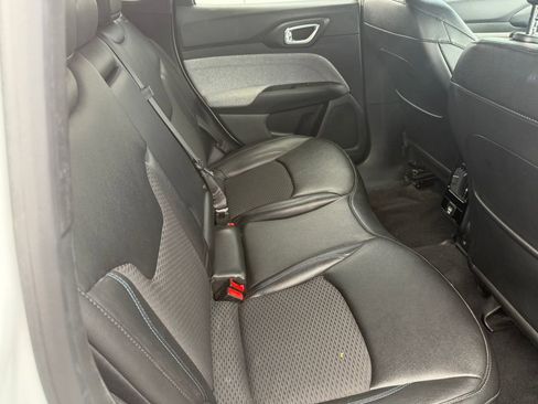 Used 2024 Jeep Compass Latitude image 8