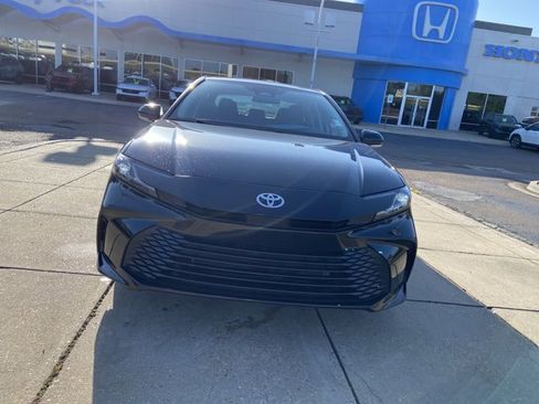 Used 2025 Toyota Camry LE FWD image 3