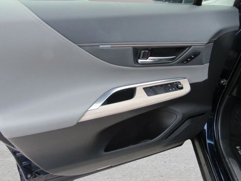 Used 2021 Toyota Venza XLE w/ Softex Package image 15