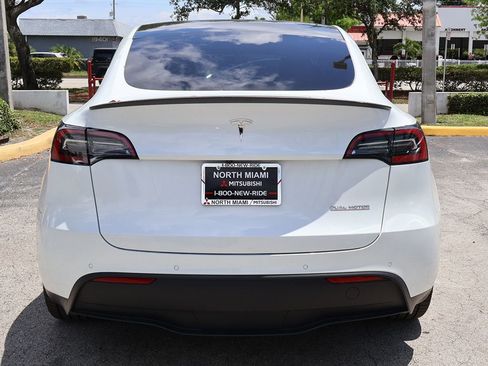 Used 2022 Tesla Model Y Performance AWD/4WD image 12