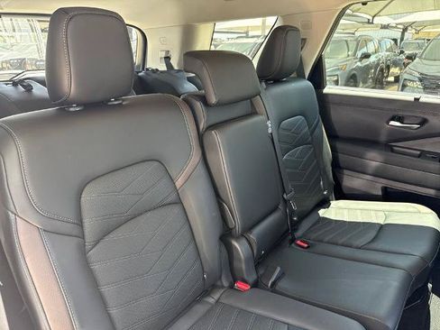Certified 2025 Nissan Pathfinder Platinum w/ Cargo Package FWD image 19