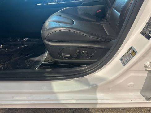 Used 2025 Hyundai Elantra Limited image 23