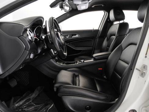 Used 2018 Mercedes-Benz GLA 250 w/ Premium Package image 3