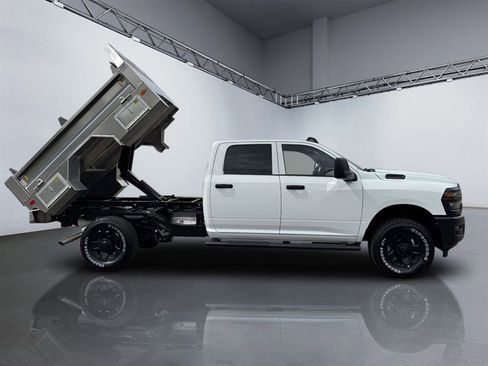 Used 2025 RAM 2500 Tradesman AWD/4WD image 4