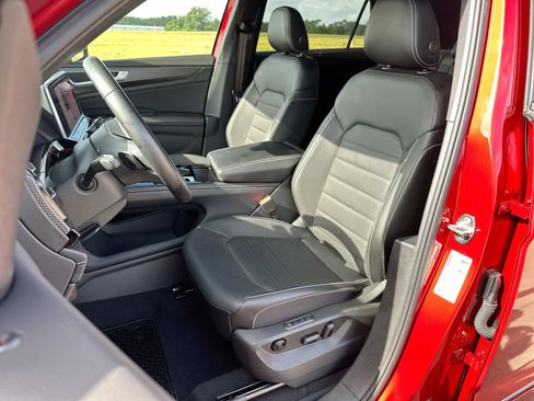 Used 2024 Volkswagen Atlas Cross Sport SEL R-Line AWD/4WD image 11
