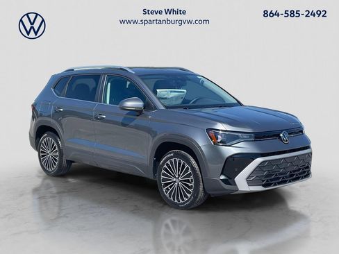 New 2026 Volkswagen Taos SE FWD image 1