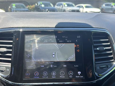 Used 2020 Jeep Grand Cherokee Altitude RWD image 16