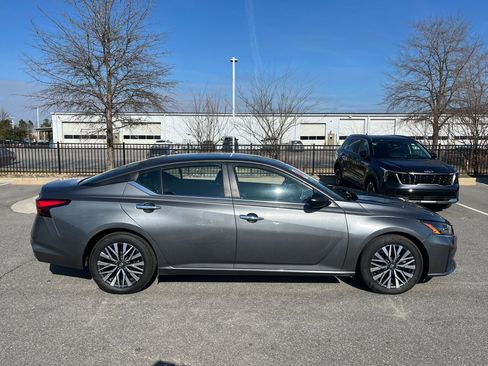 Used 2024 Nissan Altima 2.5 SV image 19