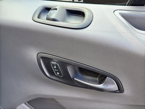 Used 2022 Ford Transit 150 XL image 17