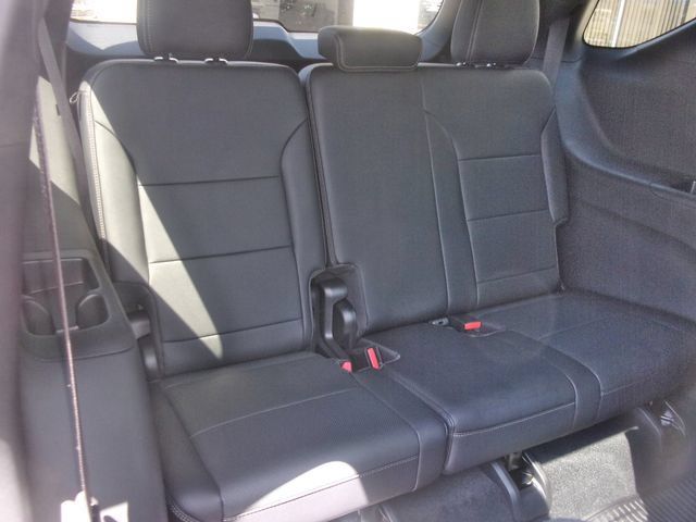 Used 2026 Chevrolet Traverse High Country w/ LPO, Floor Liner Package AWD/4WD image 32