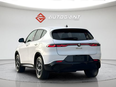 Used 2025 Alfa Romeo Tonale w/ Premium Package AWD/4WD image 9