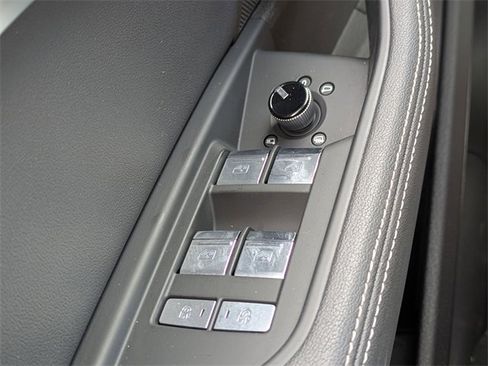 Used 2019 Audi e-tron Premium Plus image 28