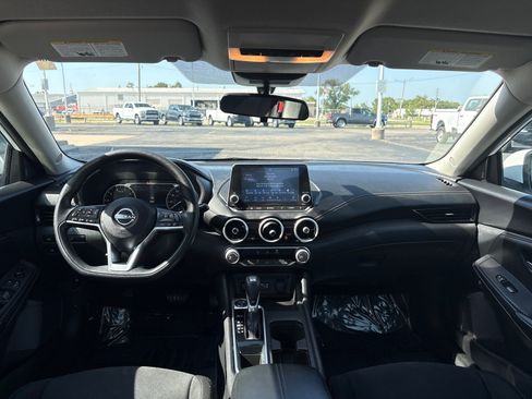 Used 2025 Nissan Sentra SV FWD image 8