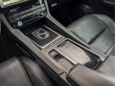 Used 2018 Jaguar F-PACE S AWD/4WD image 19