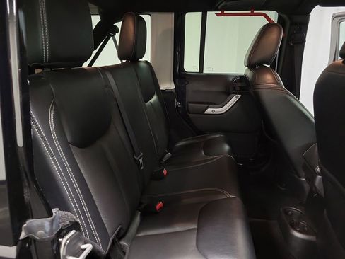 Used 2016 Jeep Wrangler Unlimited Rubicon image 20