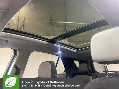 Used 2018 Chevrolet Equinox LT w/ Sun & Infotainment Package image 21