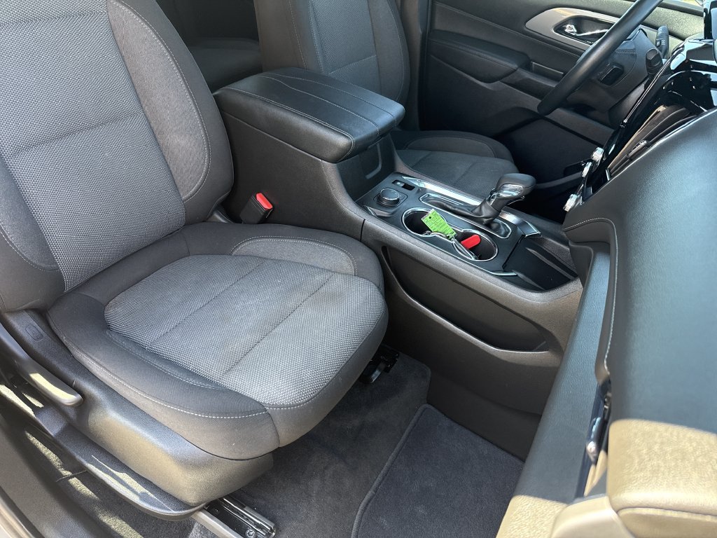 Used 2023 Chevrolet Traverse LT FWD image 36