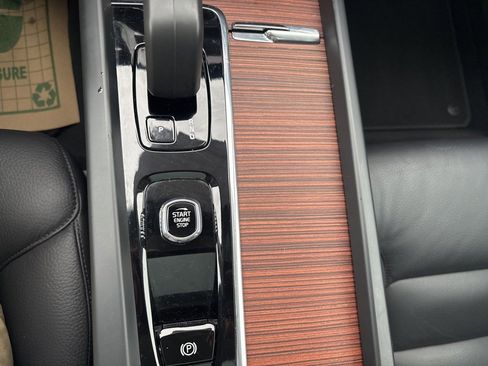 Certified 2024 Volvo XC60 B5 Plus image 29