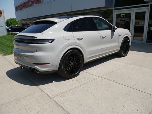 New 2026 Porsche Cayenne Turbo AWD/4WD image 8