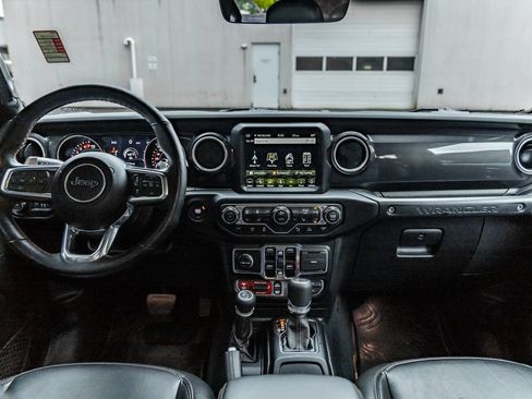 Used 2022 Jeep Wrangler Unlimited Rubicon w/ Dual Top Group AWD/4WD image 28