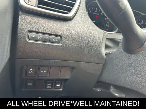 Used 2016 Nissan Rogue SV AWD/4WD image 15