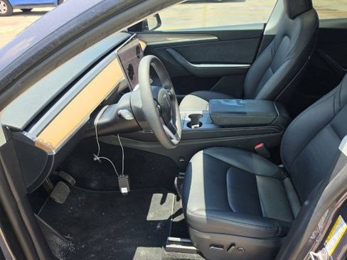 Used 2023 Tesla Model Y Long Range AWD/4WD image 3