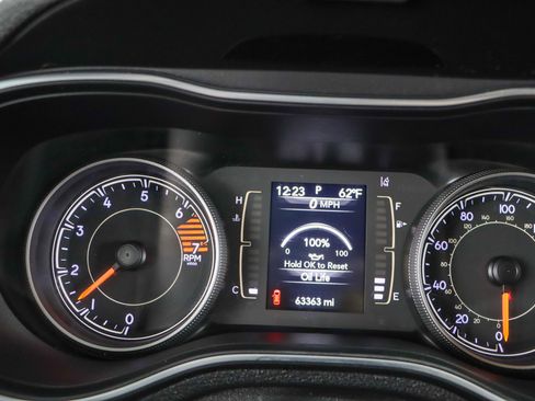 Used 2021 Jeep Cherokee Latitude Plus FWD image 15
