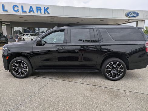 Used 2024 Chevrolet Suburban RST image 6