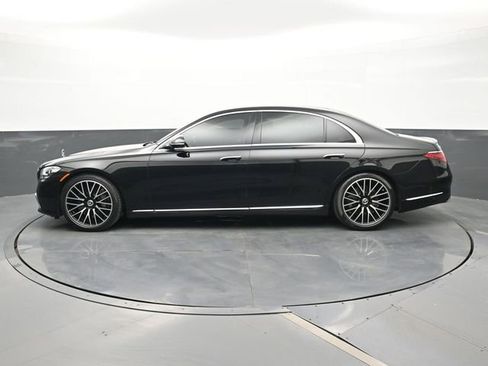Used 2024 Mercedes-Benz S 580 4MATIC Sedan image 2