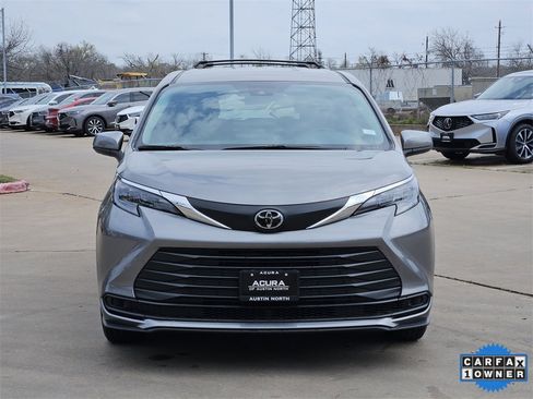 Used 2026 Toyota Sienna LE image 2