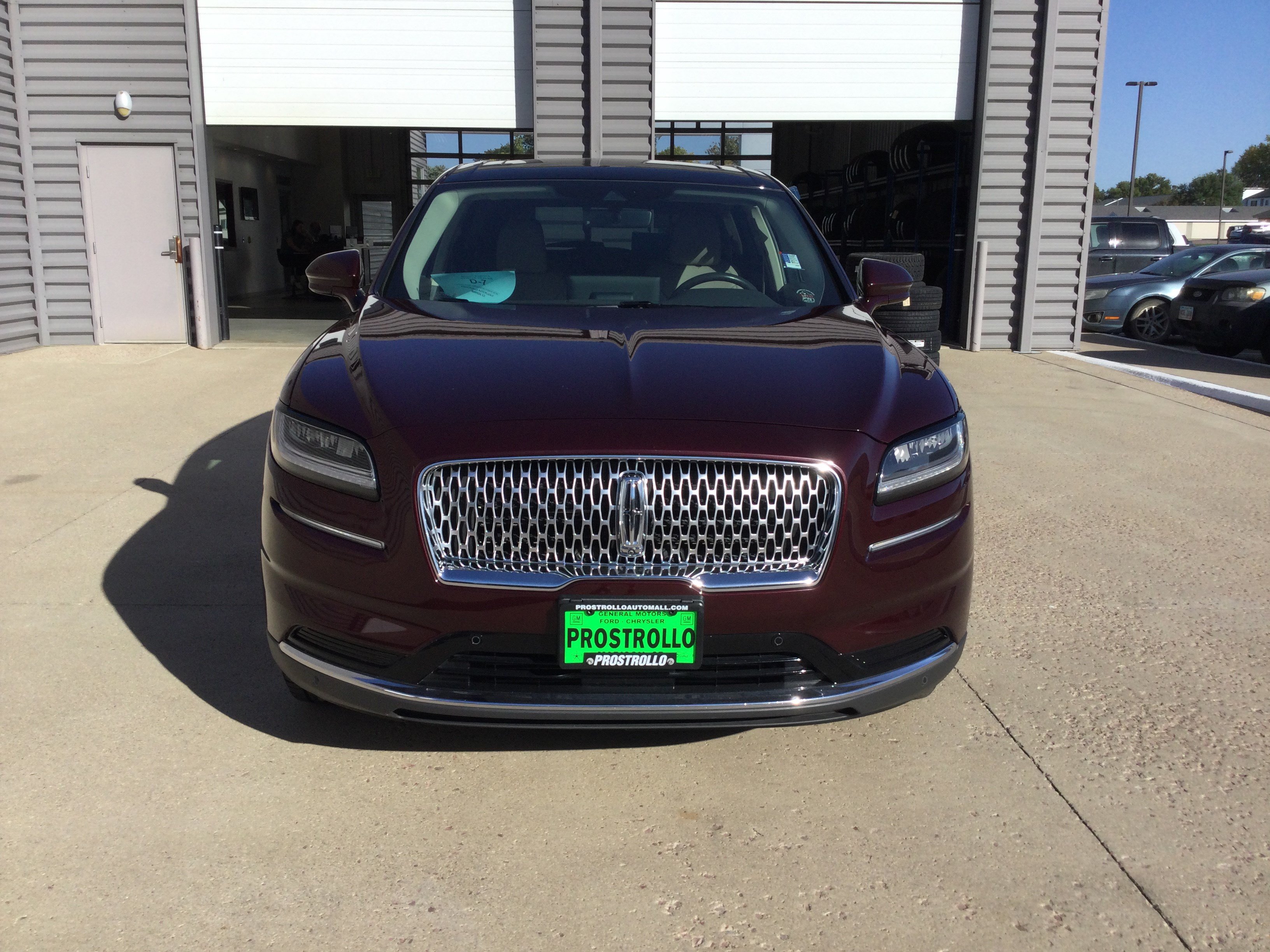 Used 2022 Lincoln Nautilus Reserve AWD/4WD image 3