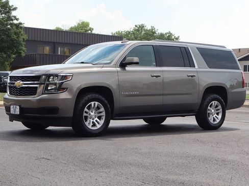 Used 2019 Chevrolet Suburban LT RWD image 11