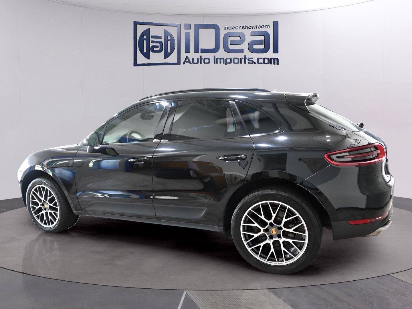 Used 2018 Porsche Macan AWD/4WD image 3