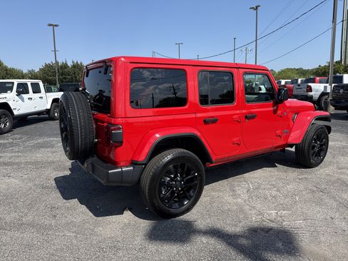 Certified 2025 Jeep Wrangler Unlimited Sahara w/ Safety Group AWD/4WD image 9