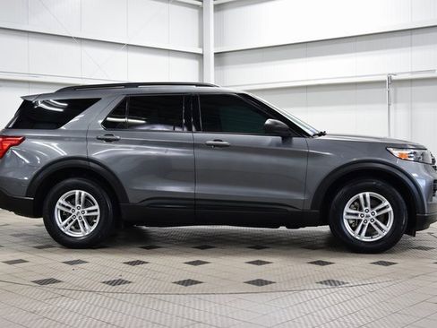 Used 2022 Ford Explorer XLT image 9