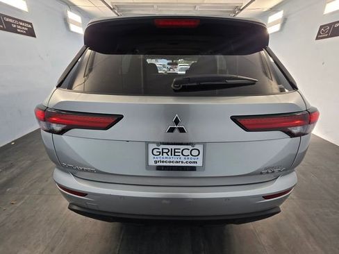 Used 2025 Mitsubishi Outlander ES image 12