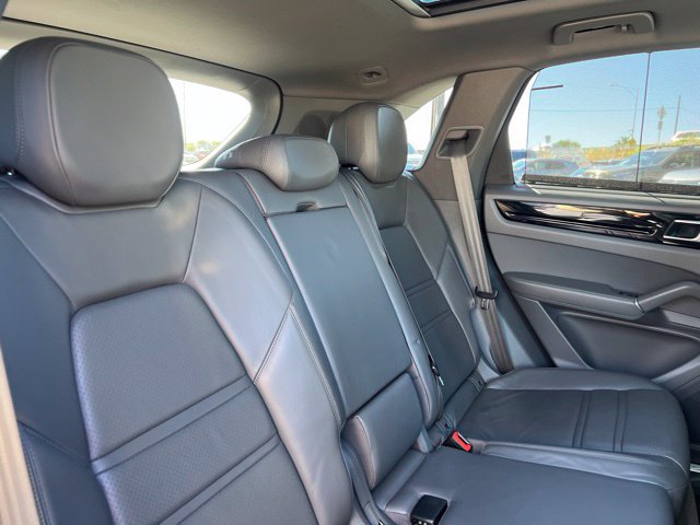 Used 2020 Porsche Cayenne AWD/4WD image 26