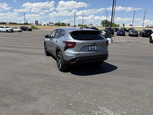 Used 2025 Chevrolet Trax RS w/ Driver Confidence Package image 9