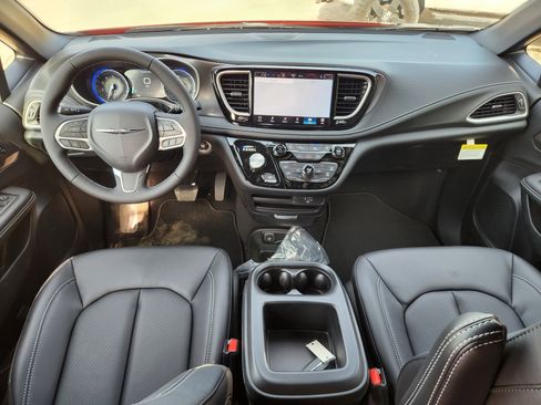 New 2026 Chrysler Pacifica Select FWD image 3