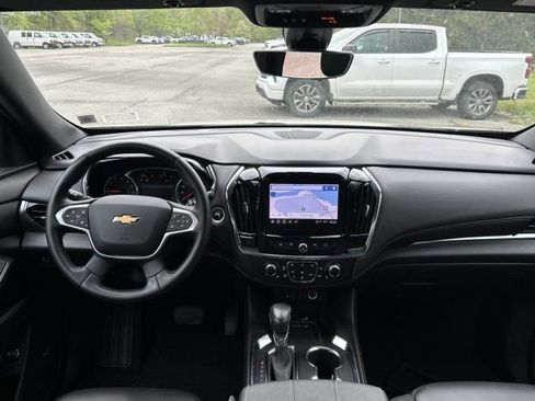 Used 2023 Chevrolet Traverse LT w/ LT Premium Package AWD/4WD image 5