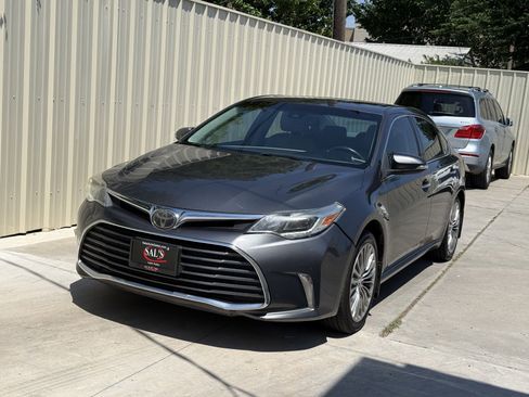 Used 2016 Toyota Avalon Limited w/ Toyota Safety Sense Package FWD image 9