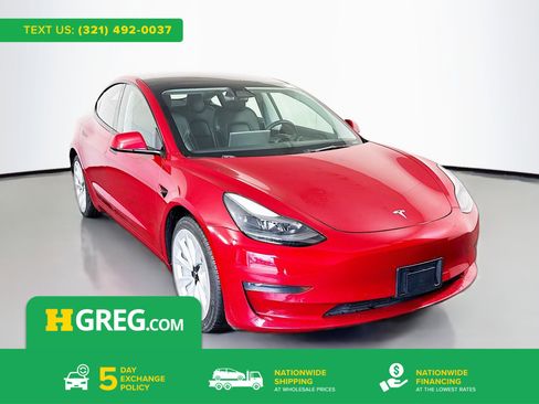 Used 2022 Tesla Model 3 Standard Range image 1