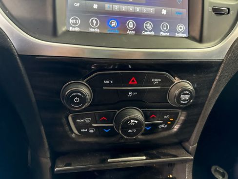 Used 2019 Chrysler 300 Touring L w/ Quick Order Package 22F RWD image 27