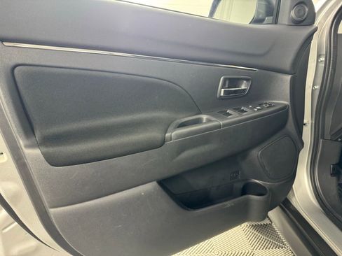 Used 2025 Mitsubishi Outlander Sport ES AWD/4WD image 9
